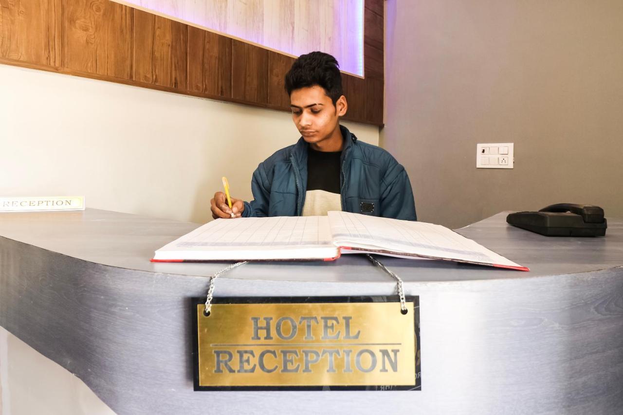 Rohtak Hotel O Sheela מראה חיצוני תמונה